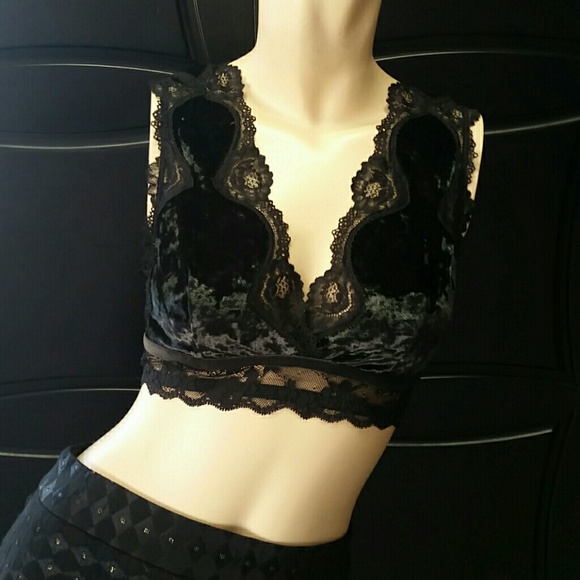 Victoria's Secret NWOT velvet bralette size L - Picture 2 of 7